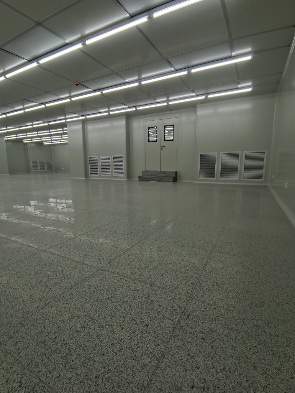 電子行業-鶴崗振金石墨烯研究院千級潔凈間