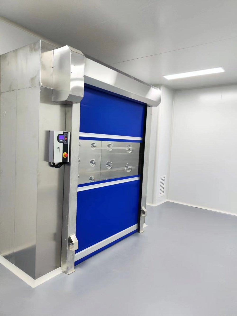 設備-自動感應快速卷簾門貨淋室